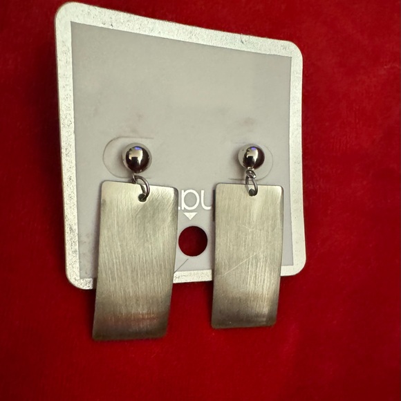 3 for $10 mix & match Brand new Le chateau silver toned earrings - Picture 2 of 7